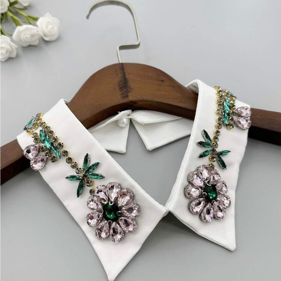 Jewelry - NWOT - Elegant White Floral Embellished Collar